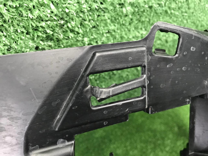 Кронштейн переднего бампера BMW 5er G30 (17-20)