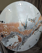 Интерьерные часы ручной работы подарочные из смолы