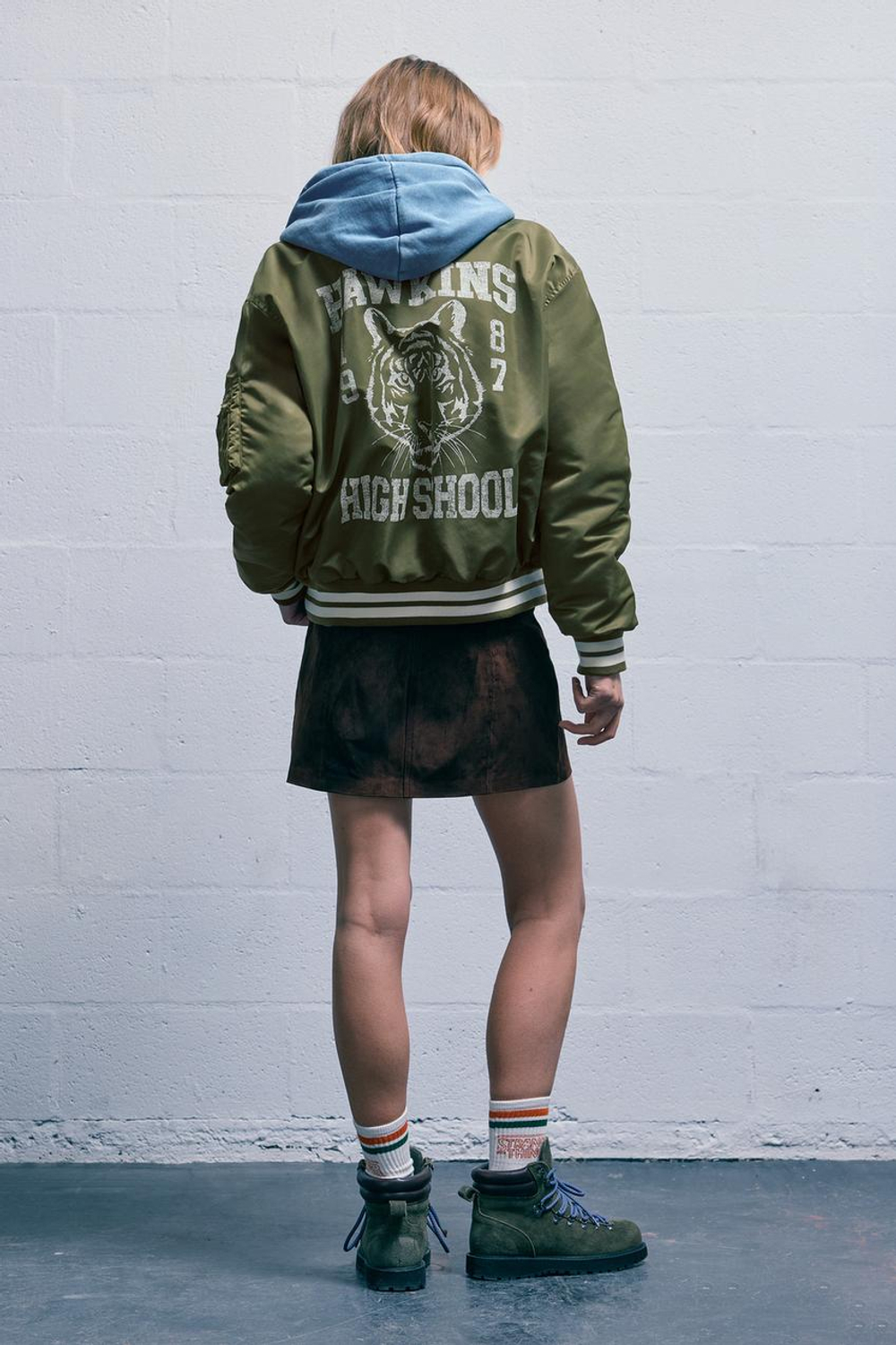 PULL&BEAR Куртка-бомбер "Stranger Things", зеленый