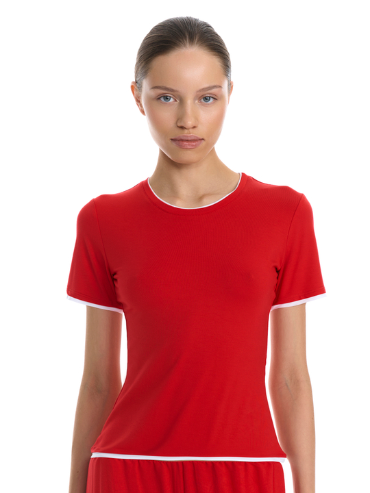 Футболка приталенная с контрастной окантовкой красная