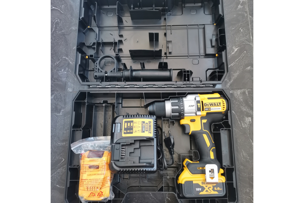 Ударная дрель-шуруповерт DEWALT DCD996NT