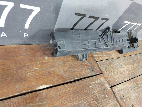 Кронштейн радиатора левый BMW 1-Series (F20) 11-20 Б/У Оригинал 17117600536