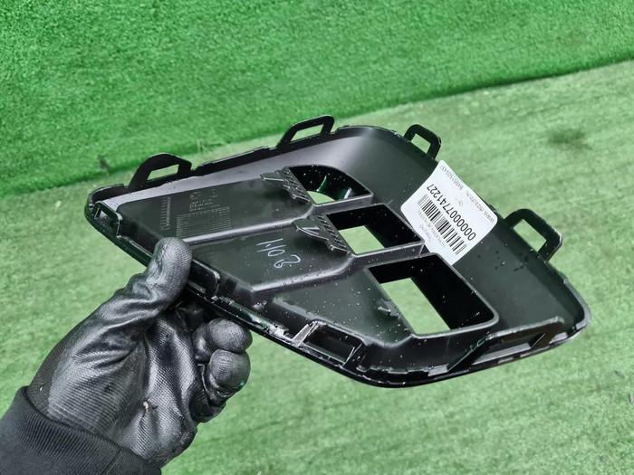 Накладка переднего бампера RH VW Teramont (21-нв)