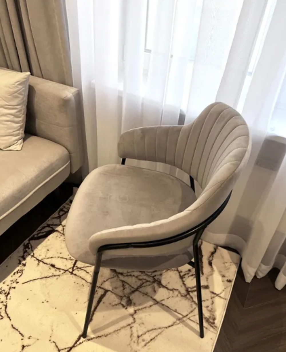 Стул на металлокаркасе Woodville Инклес дымчатый, черный глянец