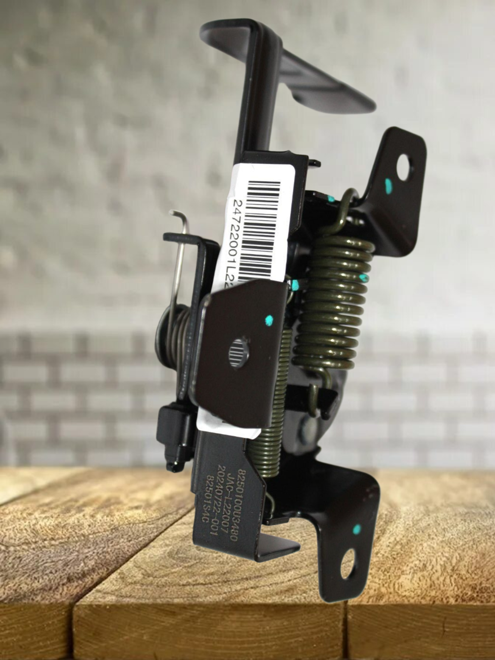 Замок капота 8250100U3480 для JAC JS4 / Москвич-3