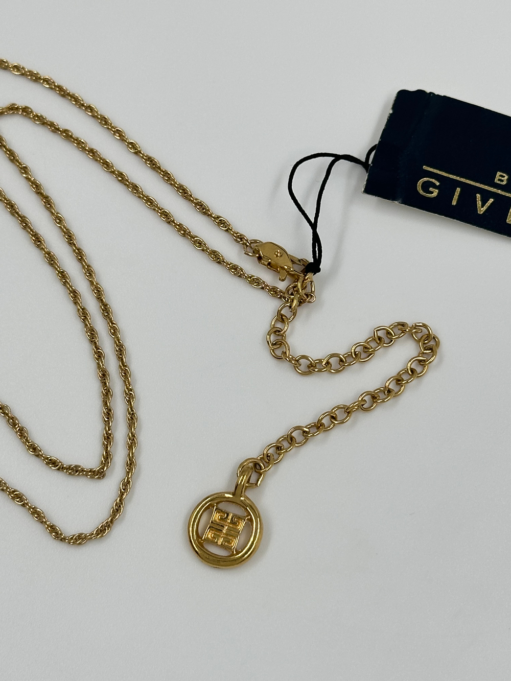 Кулон с кисточкой Givenchy