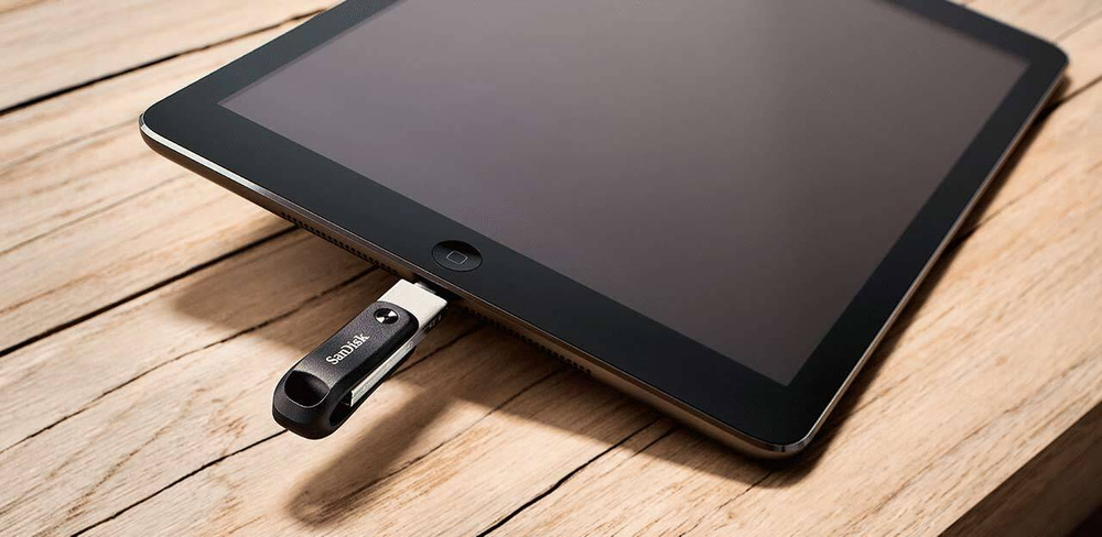 Флеш-накопитель SanDisk iXpand Go USB 3.0 / Lightning 64 ГБ