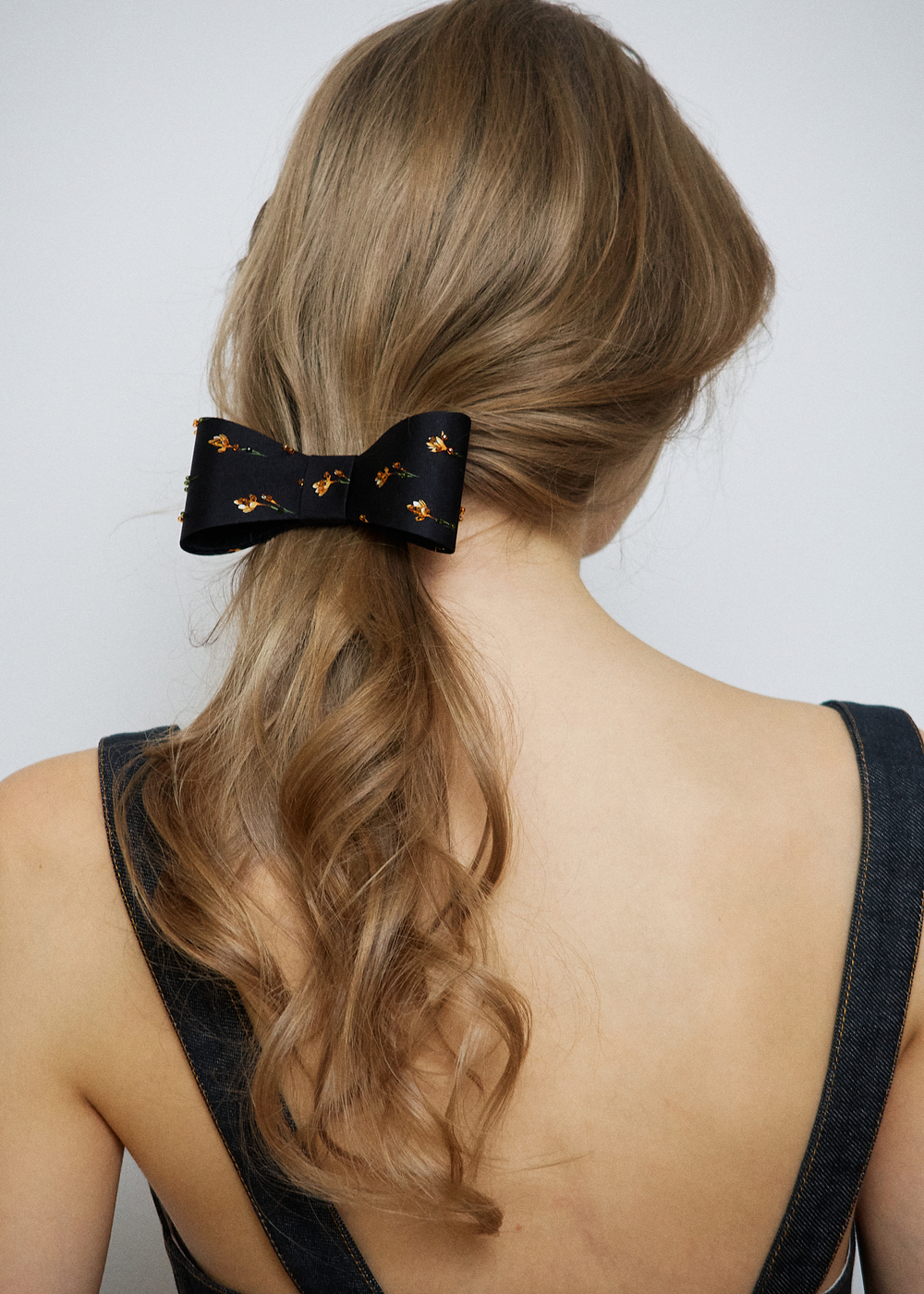 Бант-бабочка с цветами