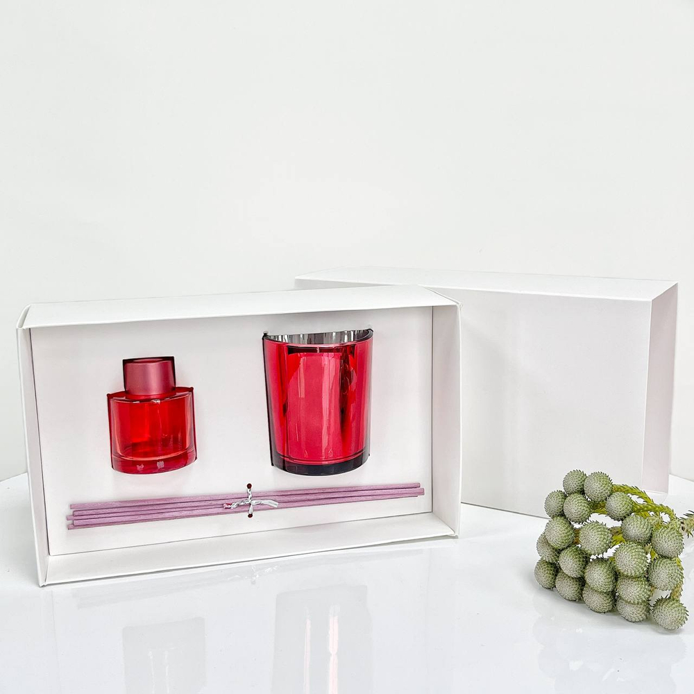 Бокс белый с красным наполнением