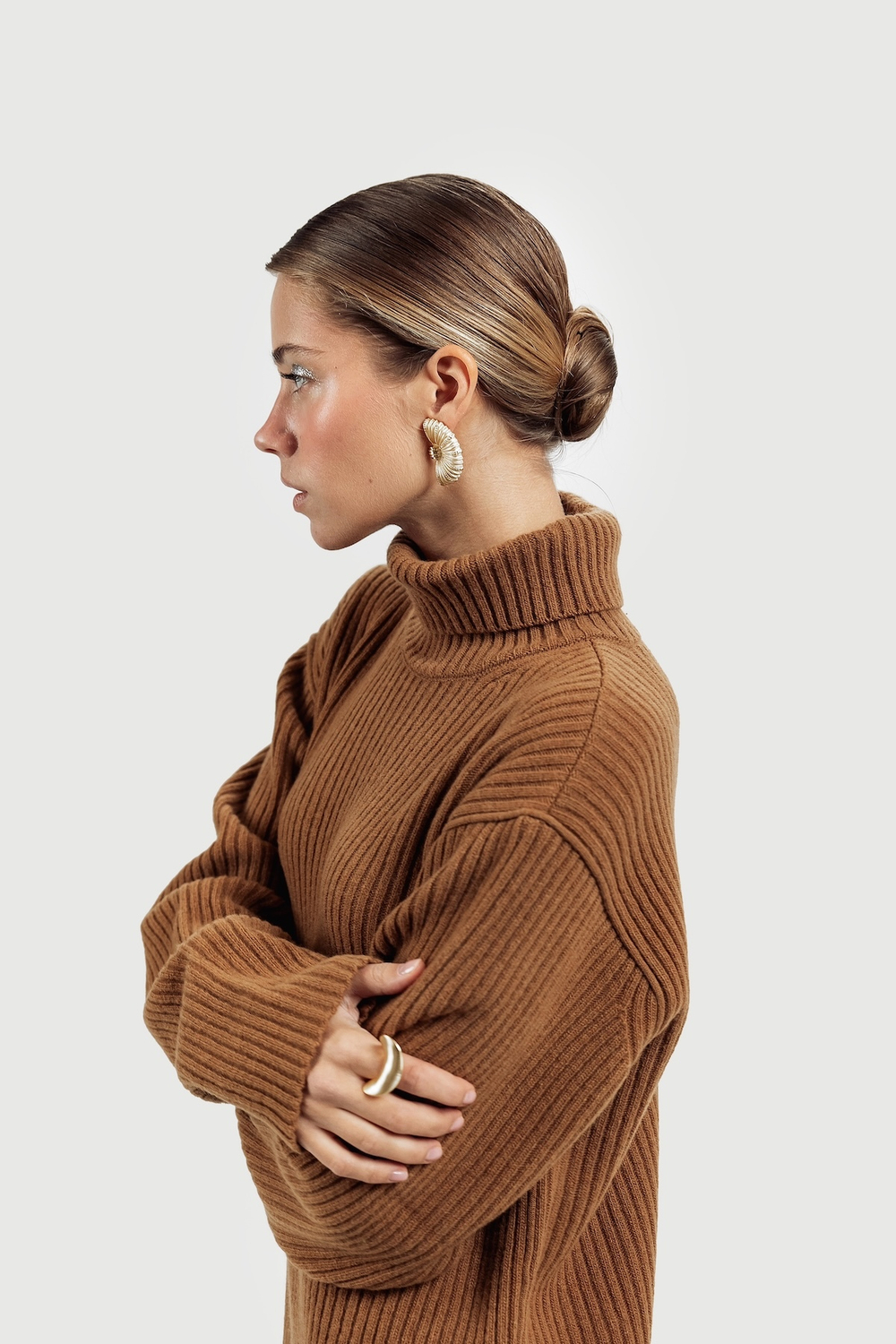 Коричневое шерстяное платье