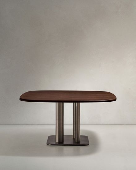 Стол Melvar из 100% орехового шпона с основанием из стали 150 x 150