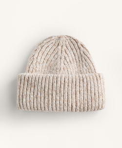 Oysho Вязаная шапка в крапинку, светло-бежевый