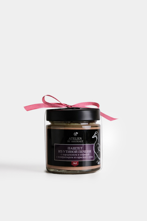 Паштет из утиной печени с кардамоном и корицей с конфитюром из красного лука