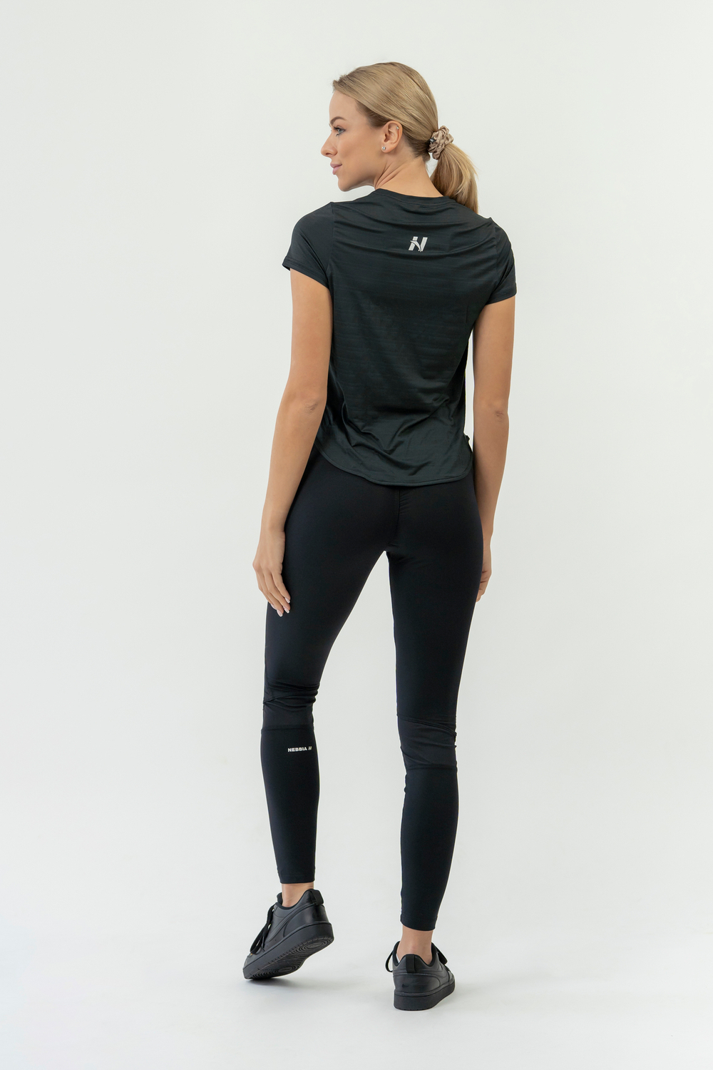 Футболка женская Nebbia 438 fit activewear t-shirt Airy black