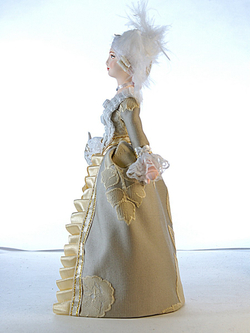 Кукла коллекционная в женском придворном костюме 18 века
