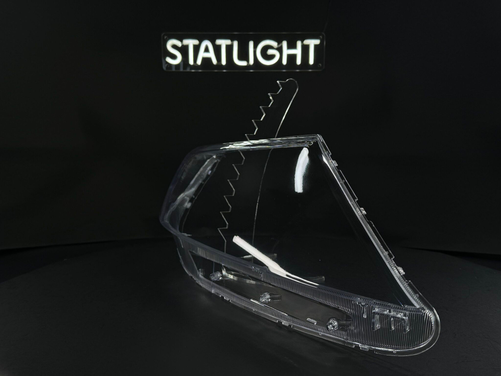 Правое стекло фары KIA Sorento 2 2012-2021