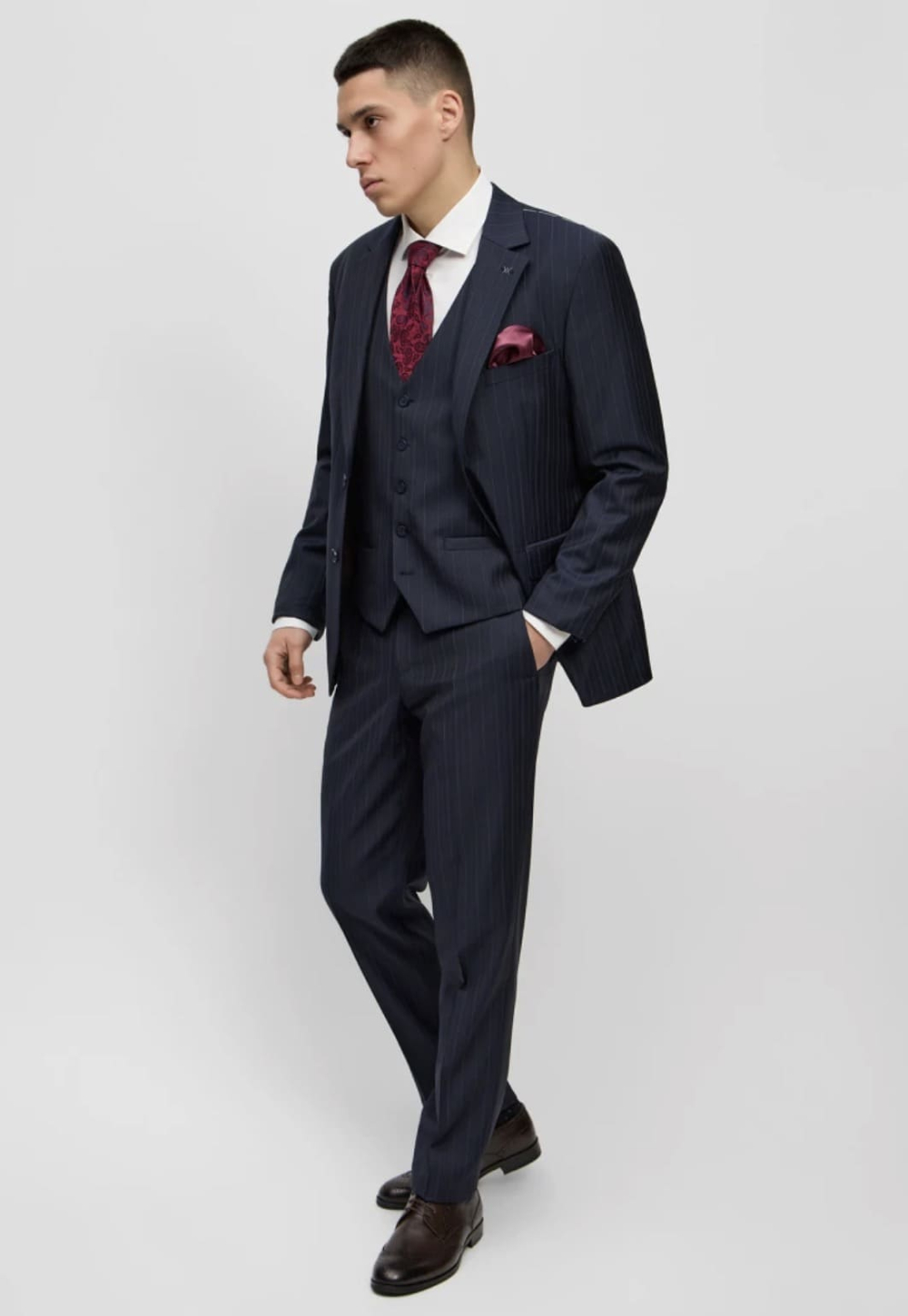 Мужской костюм тройка в полоску (темно-синий) А53