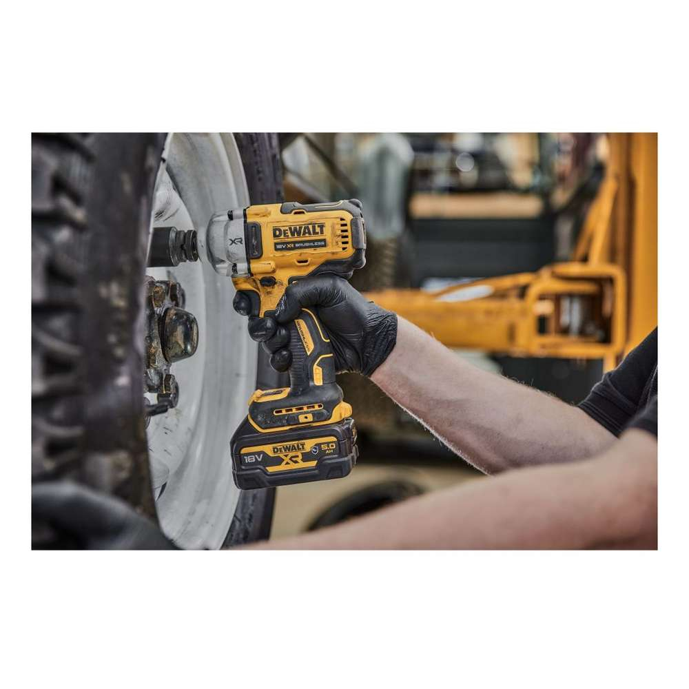 Аккумуляторный гайковерт DeWalt DCF892P2T ударный