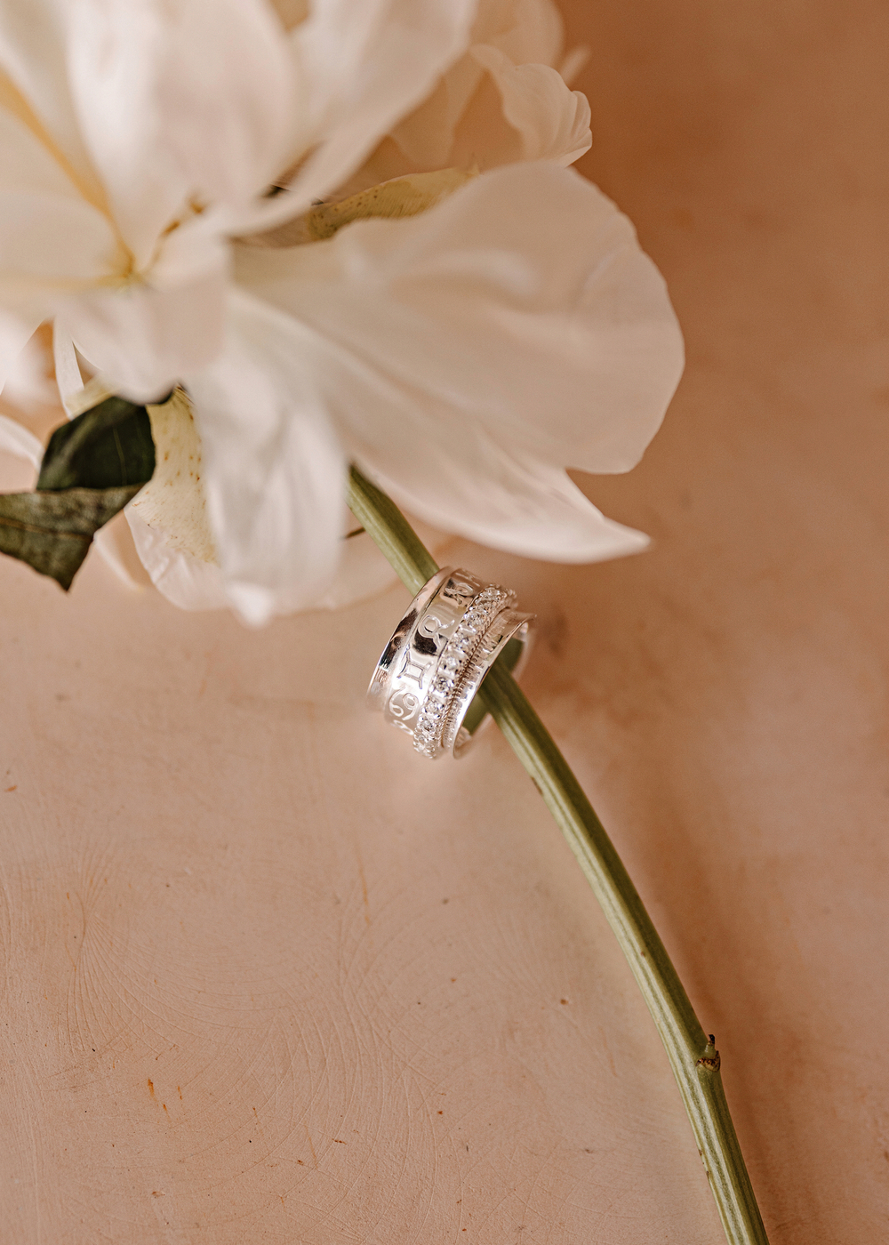 Кольцо «Зодиак» с белыми цирконами