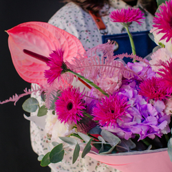 31. Стильный объемный букет с антуриумом