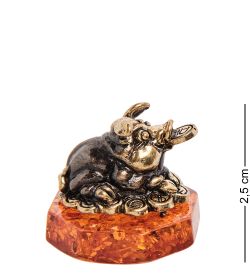 Народные промыслы AM-2963 Фигурка «Поросенок Фен-шуй» (латунь, янтарь)