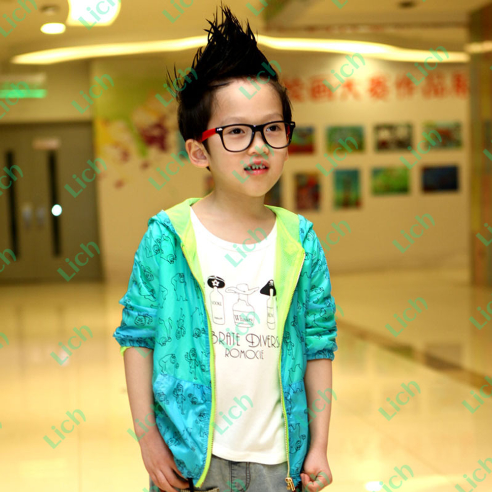 Ветровка детская с принтами людей и медведей с капюшоном