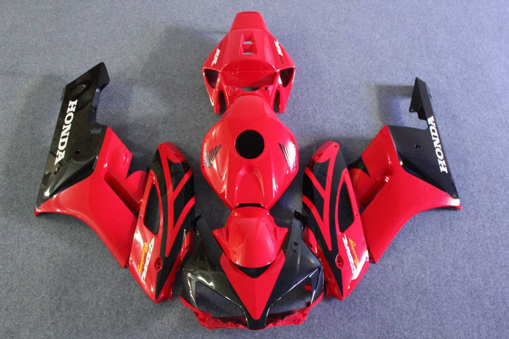Комплект пластика для мотоцикла Honda CBR 1000RR 04-05 Красный с Черными Полосами