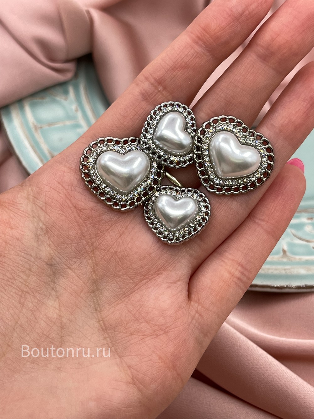 Пуговицы в форме сердца с жемчугом и стразами