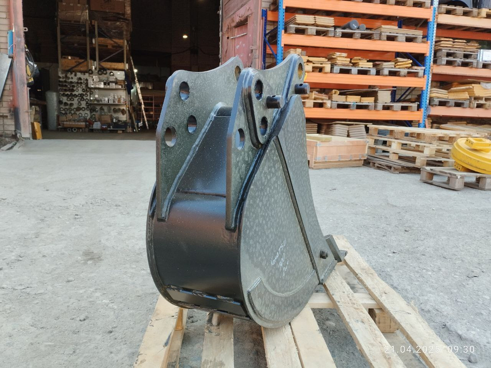 Ковш Komatsu WB97 300 мм (42N-812-1210)