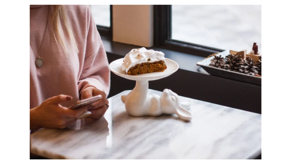 Блюдо на ножке Claystreet Мини Кролик 18 см