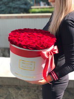 45 красных роз в коробке Maison Des Fleurs