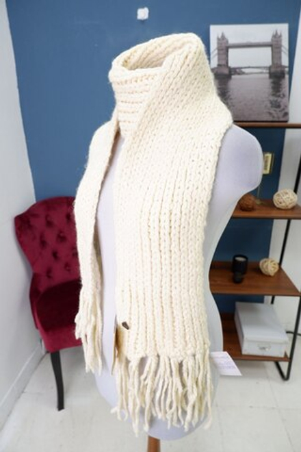 Шарф вязаный молочный, новый