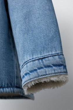 ZARA ДЖИНСОВАЯ КУРТКА-РУБАШКА С ИСКУССТВЕННЫМ МЕХОМ, ВЫЦВЕТШИЙ СИНИЙ