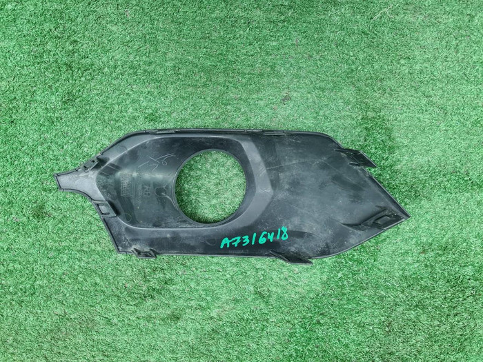 Накладка ПТФ правая Mitsubishi Pajero Sport 15-21