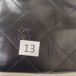 STELLA MINI чёрная - вертикальная вмятина вдоль сумки 13