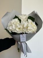 Букет из гортензий в белом оттенке