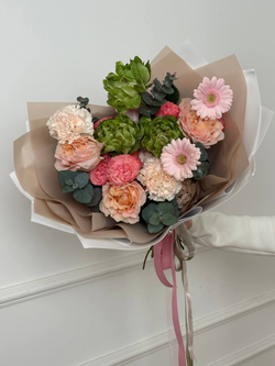 Авторский букет из пионовидных роз