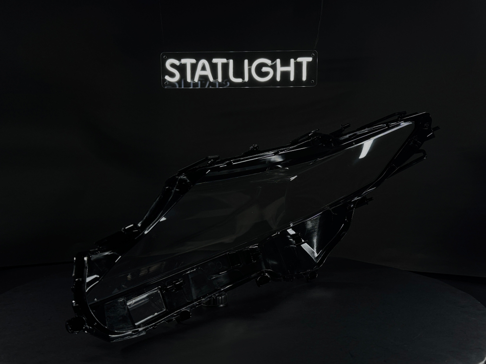 Правое стекло фары Toyota Camry XV70 рест 2017-2020