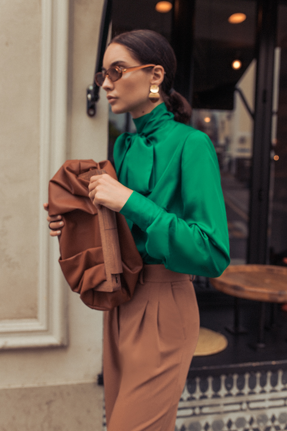 Блуза с галстуком зеленая