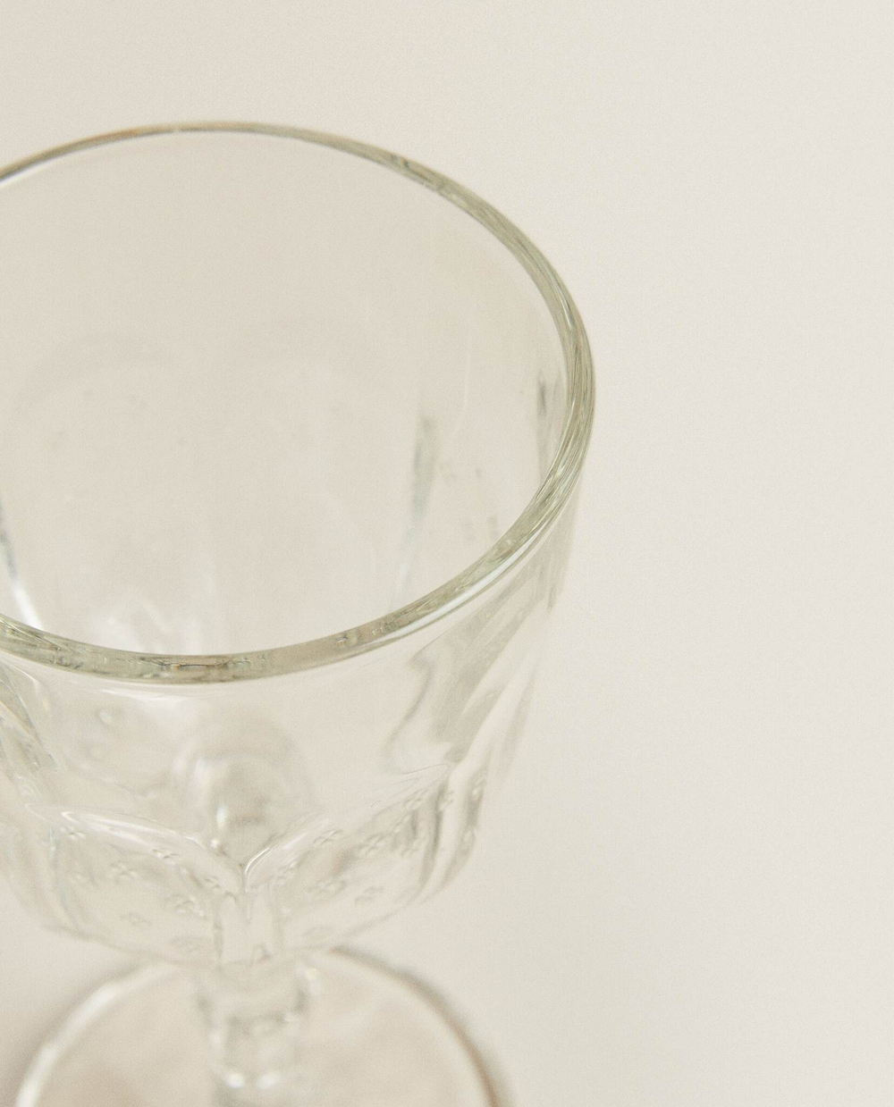 ZARA HOME БОКАЛ ДЛЯ ВИНА С РЕЛЬЕФНЫМ ДИЗАЙНОМ