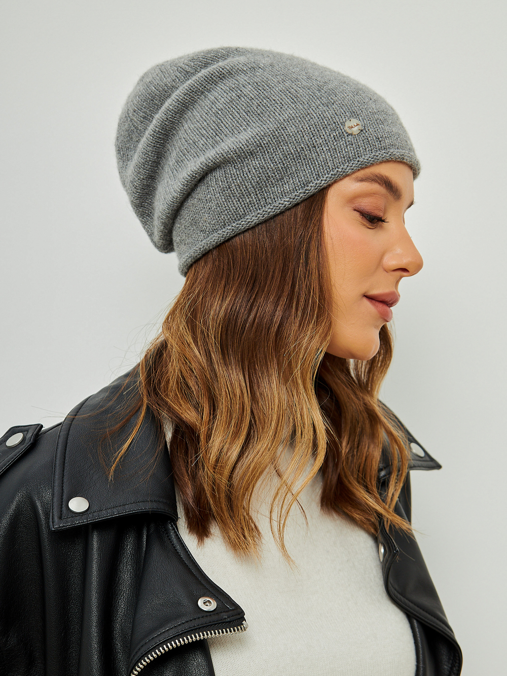 Шапка LACE удлиненная одинарная,с руликом с содержанием кашемира