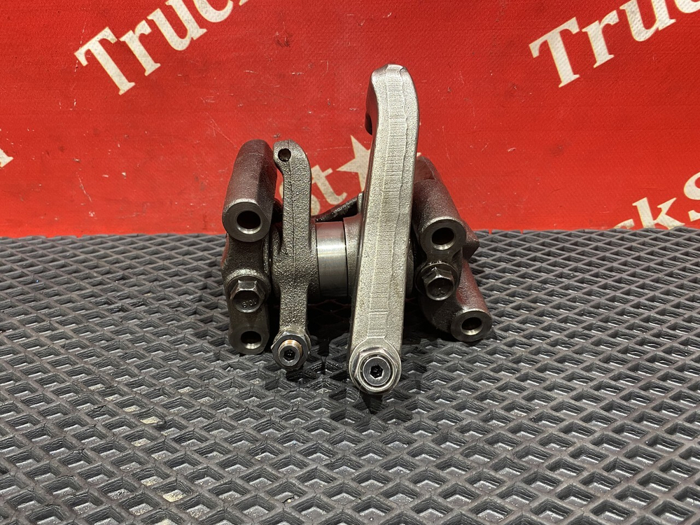 Вал рокеров в сборе 2018г.