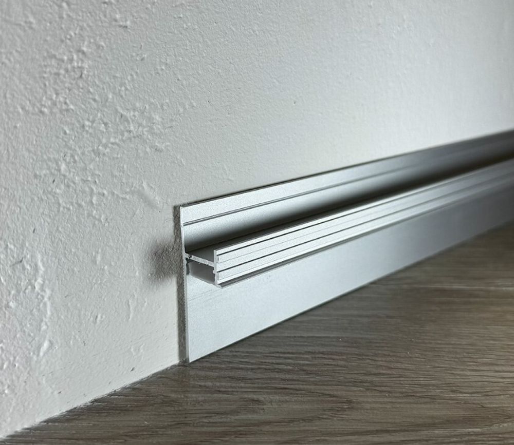 Теневой плинтус скрытого монтажа Pro Design 7209 черный, 2700x17,5x52 мм