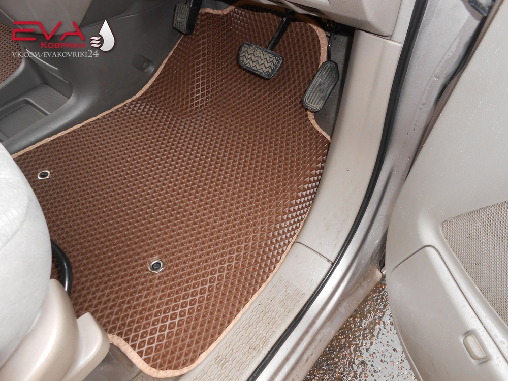 Toyota Noah 1 поколение R60 (11.2001 - 07.2004)