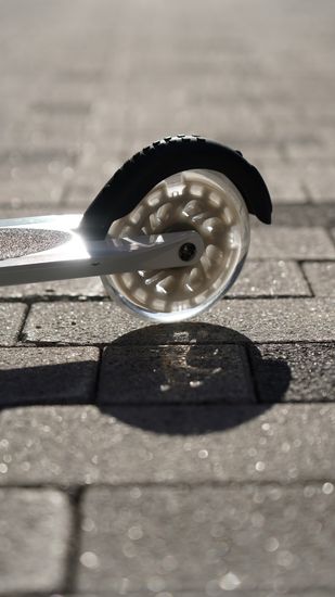 Самокат Micro Sprite Glow (светится в темноте) LED, белый