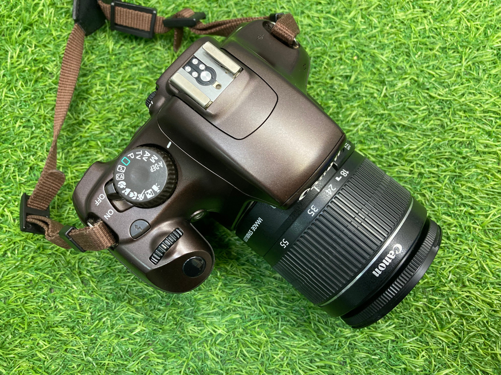 Canon 1100D kit 18-55mm 16.000 кадров Коричневый