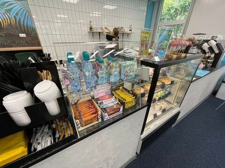 Прозрачная витрина для выставки и продажи товара