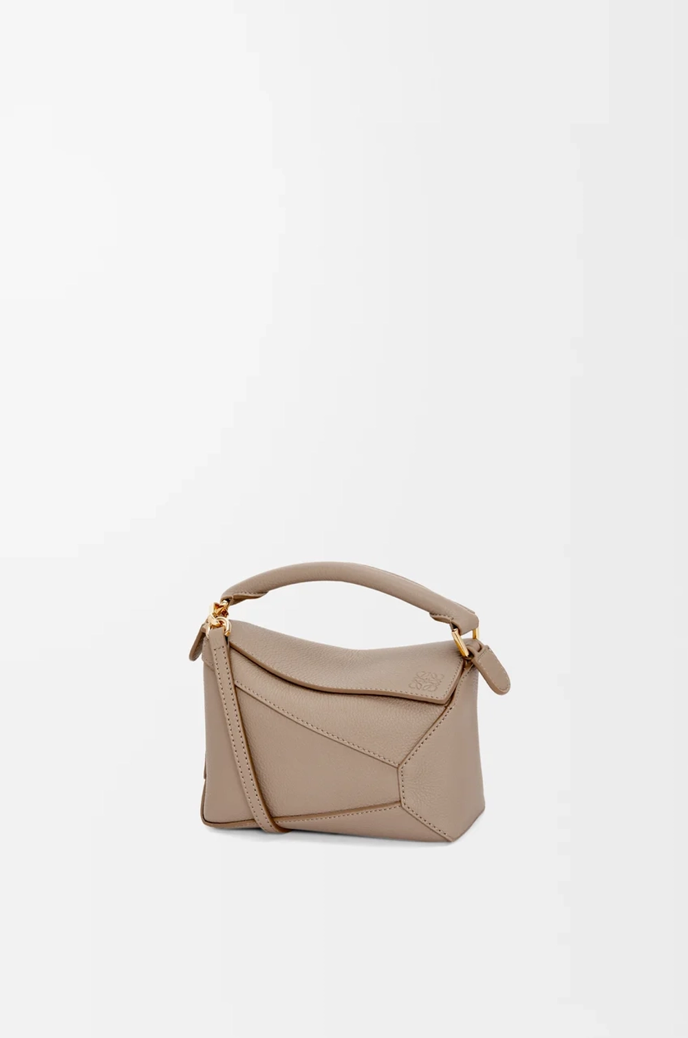Loewe Мини-сумка Puzzle Edge из мягкой зернистой телячьей кожи, песочный