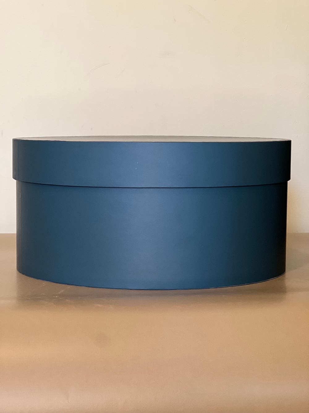 Короткая коробка D 32 см . Цвет: Темно зеленый . Розница 550 рублей .