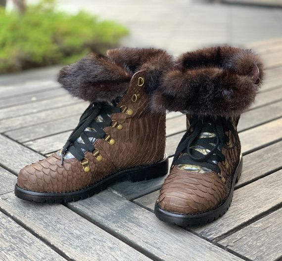 Ботинки из кожи питона декорированные мехом норки SH-132